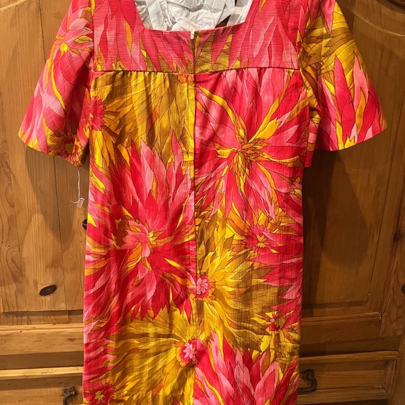 VINTAGE 60s Cotton Dress
Hawaiian Sun Dress - Small - Picture 5 of 10